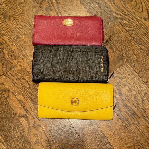 YOU GET 3 Michael Kors Long Wallet Set of 3 Blk, yellow & red like new - Picture 17 of 17